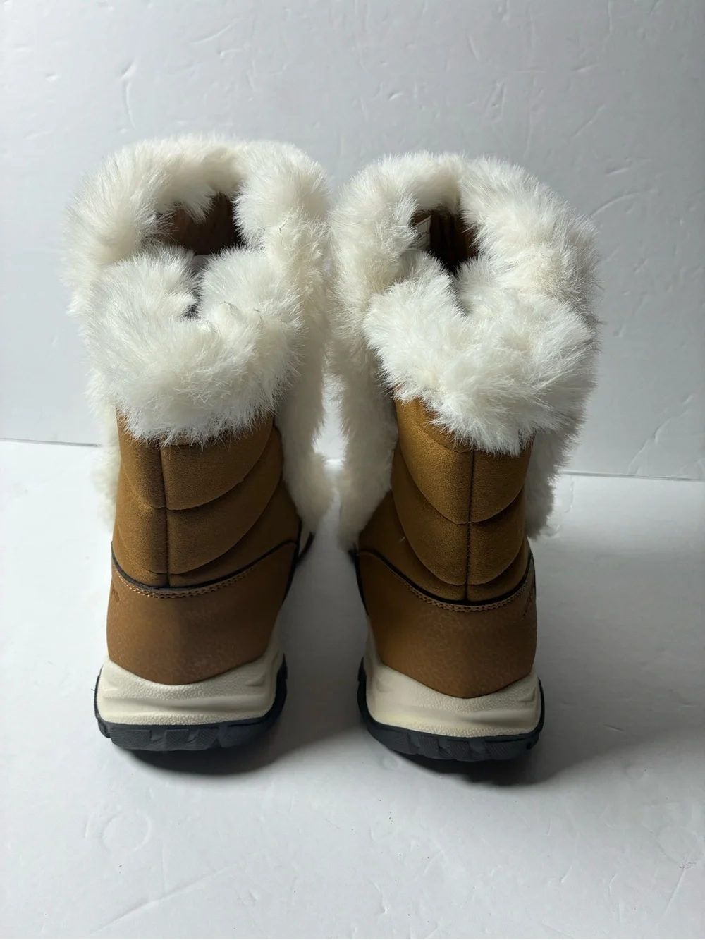 Lands' End Women's Tan Winter Boots with White Faux-Fur Collar